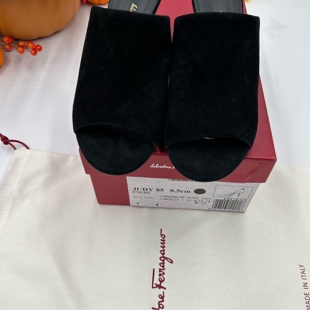Women’s Salvatore Ferragamo, Judy, 85 suede mules, size 7, made in Italy - Picture 4 of 12